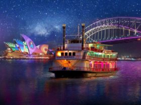 Sydney-Showboats-Vivid-Sydney-Dinner-Cruise